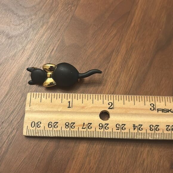 Matte Black Cat Brooch with Gold Bow - Picture 3 of 4